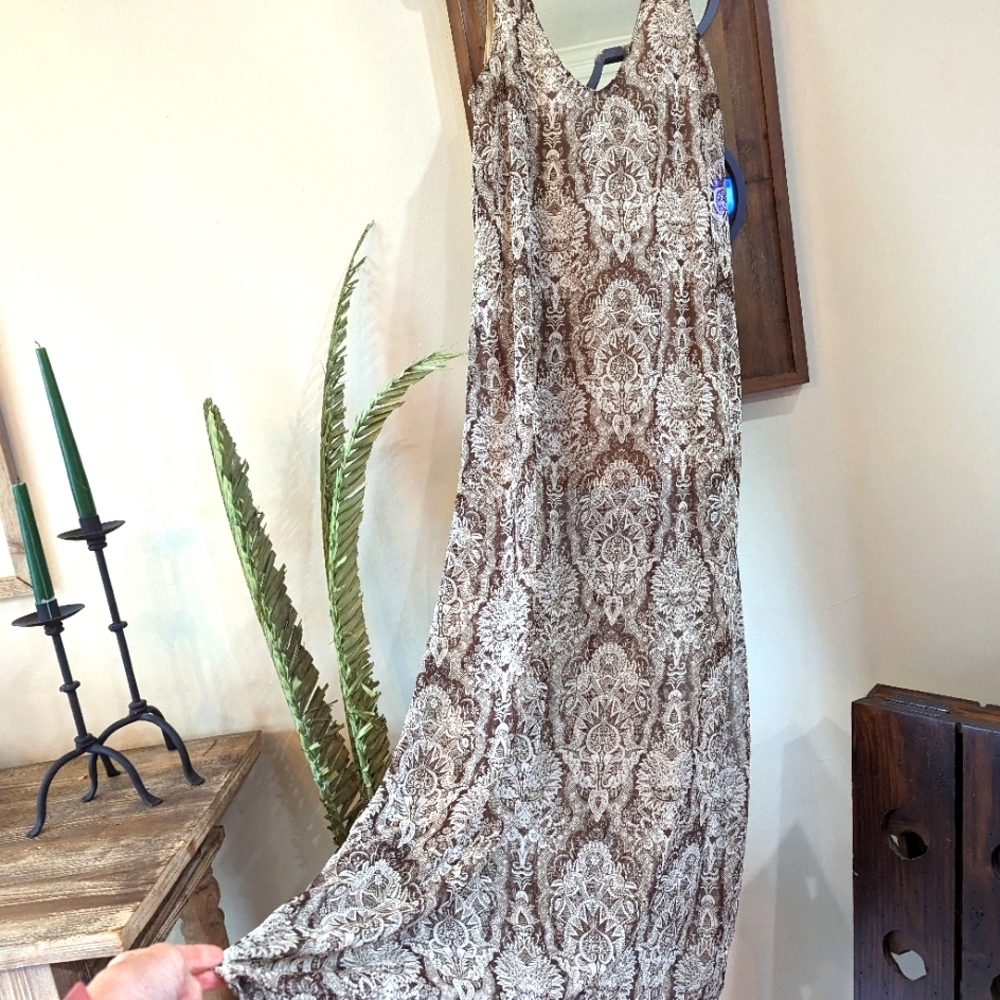Show me your mumu brown and white maxi size med